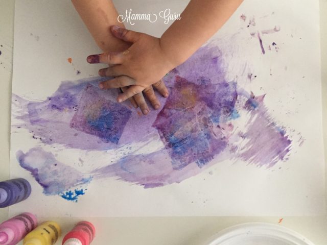 Mamma Guru: Dipingere con le spugnette ed i colori alimentari Klecsi