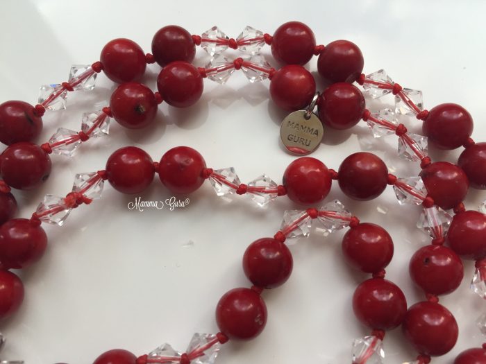 Mamma Guru: Collana Mala Swarovski, Corallo Bambù e Nappa in Seta Rossa