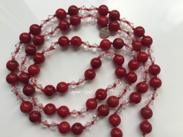 Mamma Guru: Collana Mala Swarovski, Corallo Bambù e Nappa in Seta Rossa