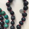 Collana Mala con Om con Lapislazzuli, Turchesi, Corallo, semi di Acai, Howlite, Argento Indiano