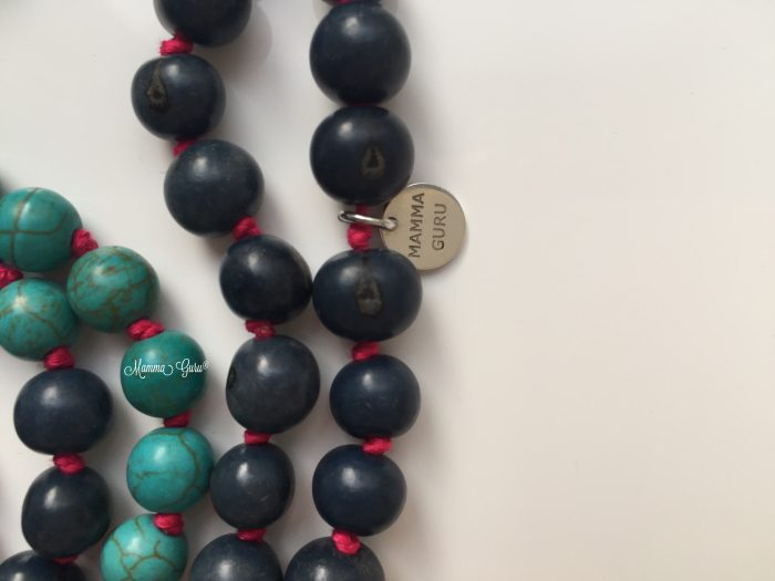 Collana Mala con Om con Lapislazzuli, Turchesi, Corallo, semi di Acai, Howlite, Argento Indiano