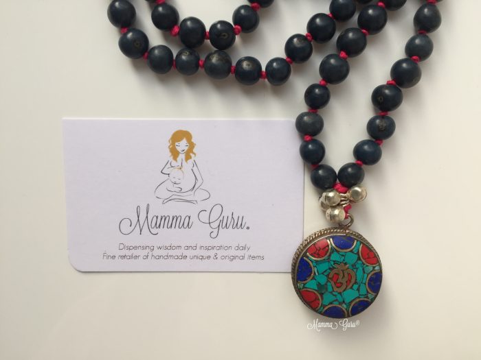 Collana Mala con Om con Lapislazzuli, Turchesi, Corallo, semi di Acai, Howlite, Argento Indiano