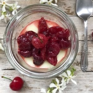 Panna cotta con Coulis di ciliegie