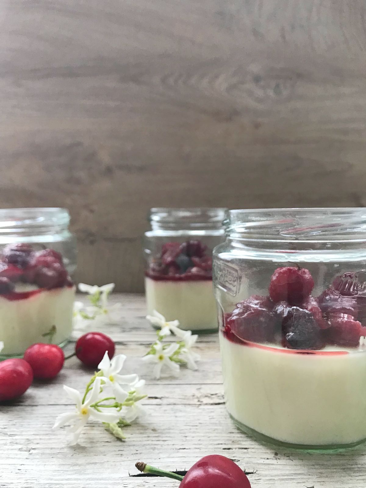 Panna cotta con Coulis di ciliegie